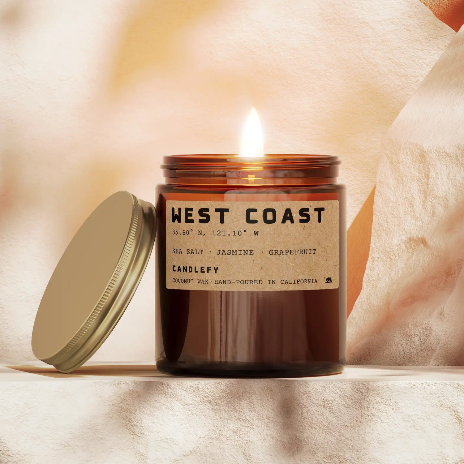 West Coast: California Scented Candle (Sea Salt, Grapefruit, Night Jasmine).